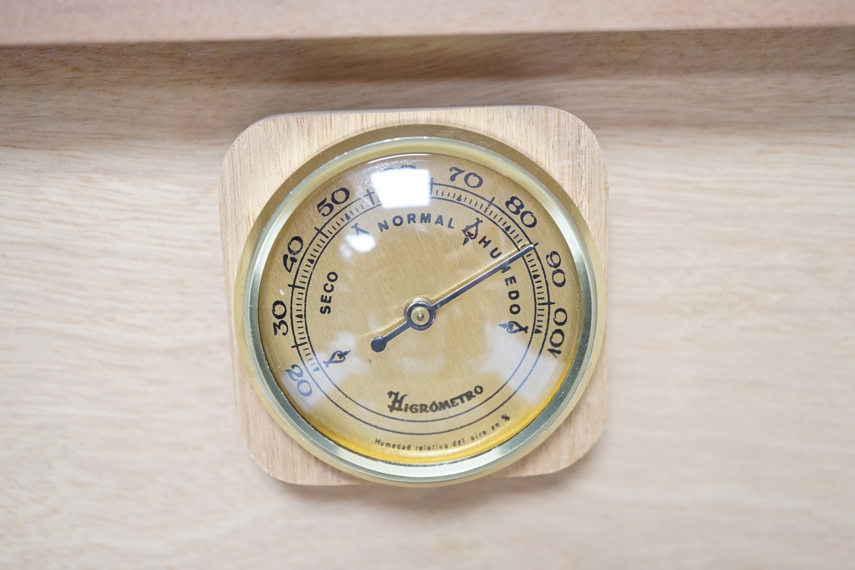 A modern wooden humidor with inset humidity measure, 29cm x 23cm x 9.5cm